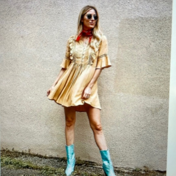 Kivari honey baby doll dress mustard, short sleeve, button front sz Medium - Picture 9 of 9